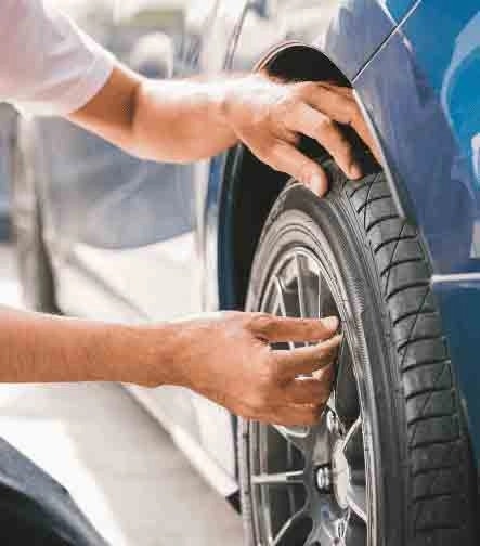 Alfombras, tuercas y productos para tu auto.