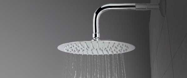 Ducha redonda delgada de 8 pulgadas AKUA, acabado cromado