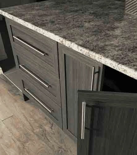 Gabinetes de cocina de madera gris con encimera de granito y tiradores de acero inoxidable